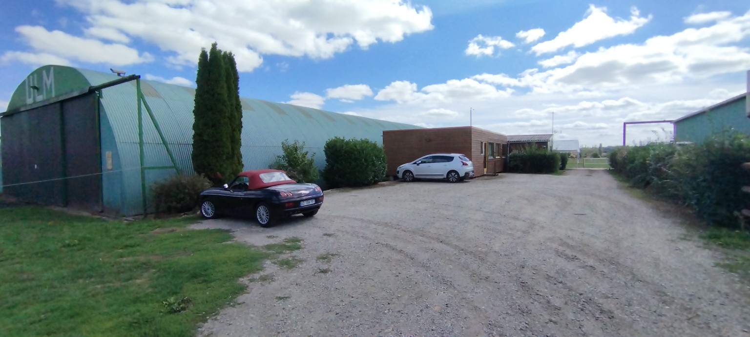 Arrivée au club-house du Club ULM Aiglon
